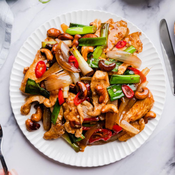 Stir-Fried Chicken with Cashew Nuts