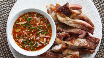GRILL PORK NECK SALAD