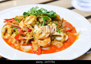 Stir-Fried Seafood with Curry Powder